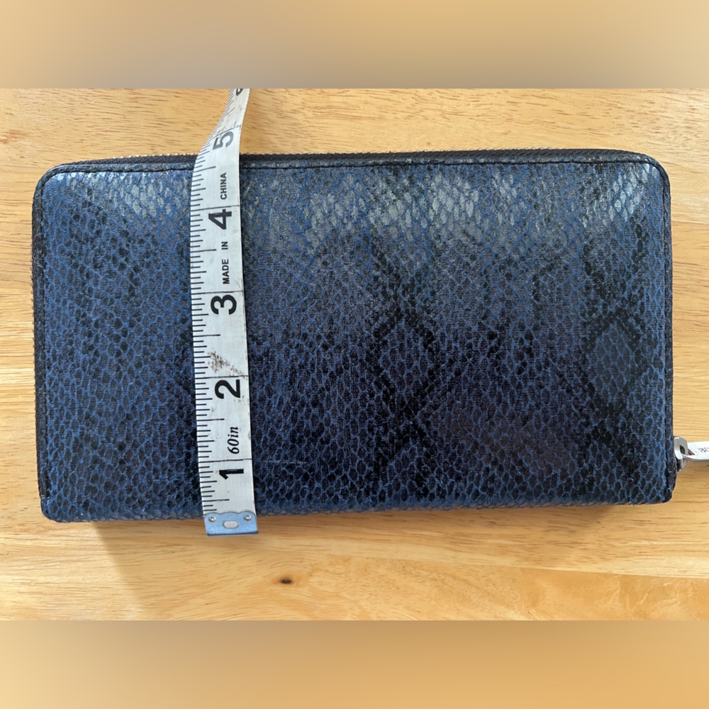 BCBG wallet - Picture 3 of 4
